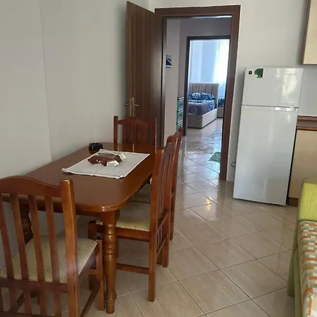 Apartment 2 Bedroom *
